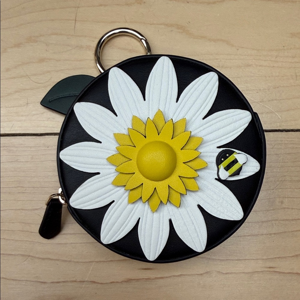 kate spade Black Round Leather Coin Pouch with Leaf Keyring